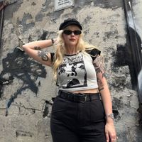 carmwearsclothes's profile picture